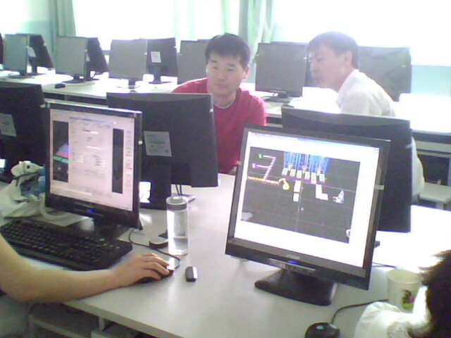 上海乐龙人工智能软件有限公司正在为用户提供软件应用培训